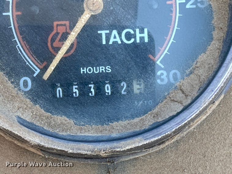 image for item DD3295 1996 Blaw Knox PF-161 paver