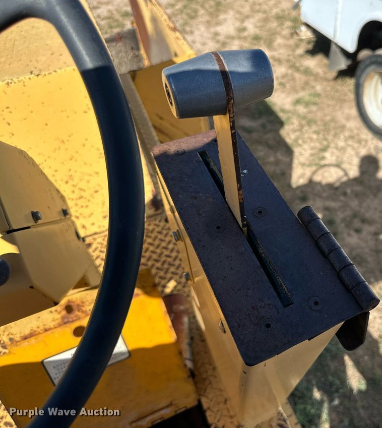 image for item DD3295 1996 Blaw Knox PF-161 paver