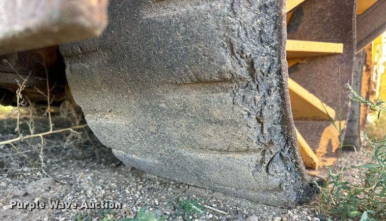 image for item DD3295 1996 Blaw Knox PF-161 paver