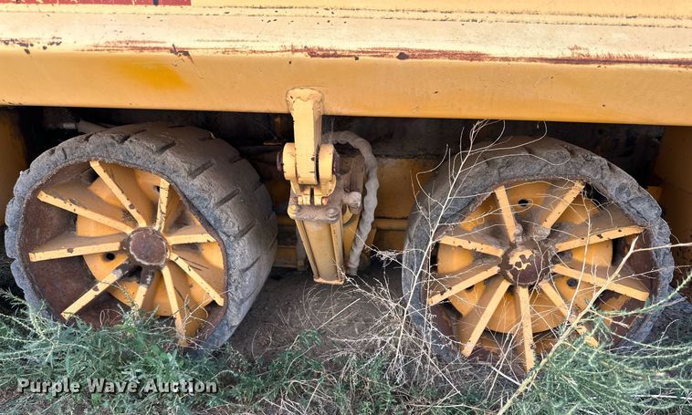 image for item DD3295 1996 Blaw Knox PF-161 paver