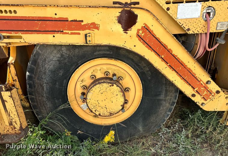 image for item DD3295 1996 Blaw Knox PF-161 paver