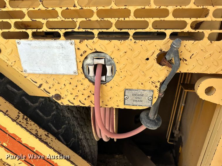 image for item DD3295 1996 Blaw Knox PF-161 paver