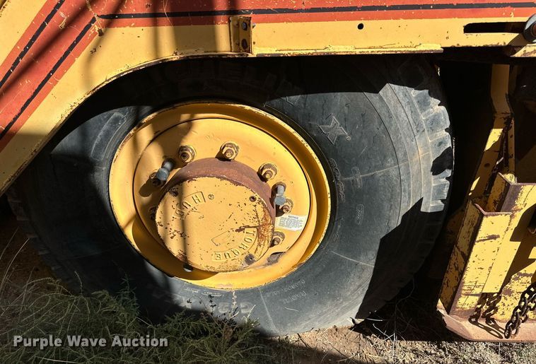 image for item DD3295 1996 Blaw Knox PF-161 paver