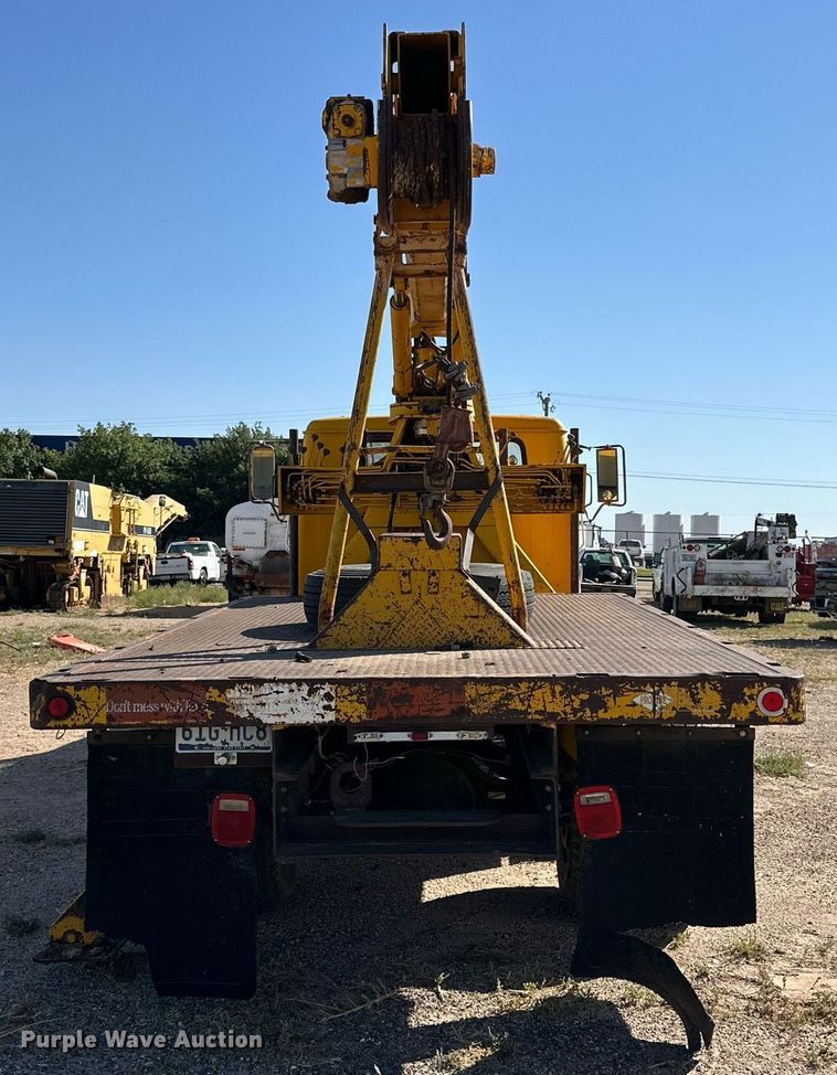 image for item DD3297 1979 International crane truck