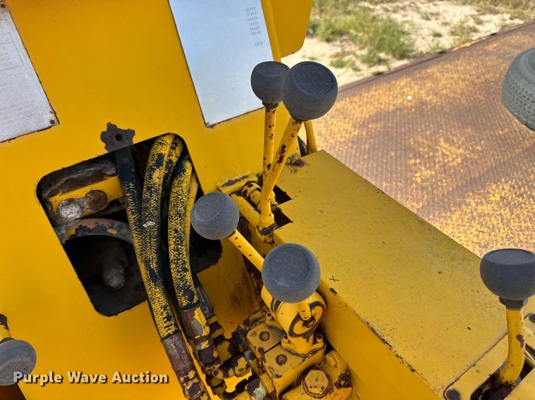 image for item DD3297 1979 International crane truck