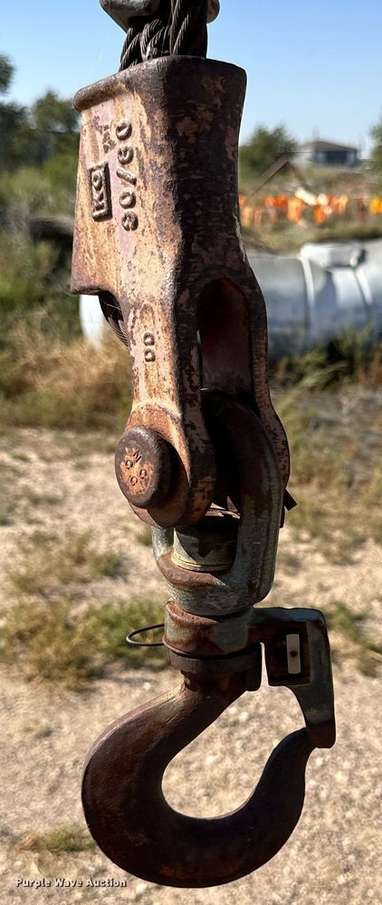 image for item DD3297 1979 International crane truck