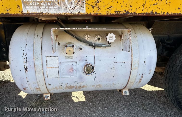 image for item DD3297 1979 International crane truck