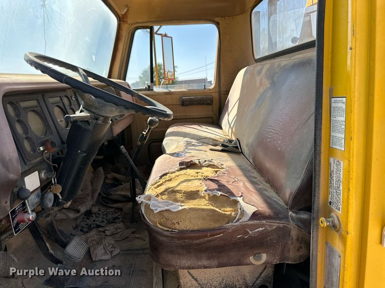 image for item DD3297 1979 International crane truck