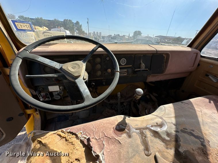 image for item DD3297 1979 International crane truck