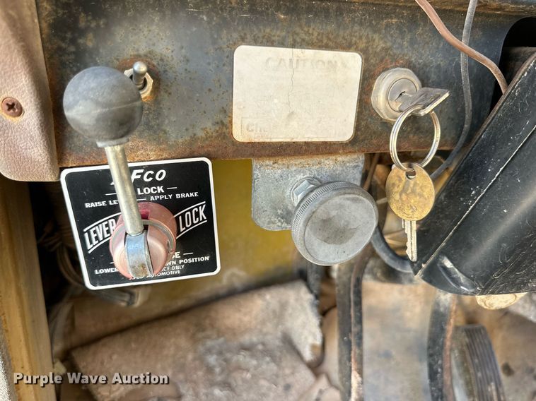 image for item DD3297 1979 International crane truck