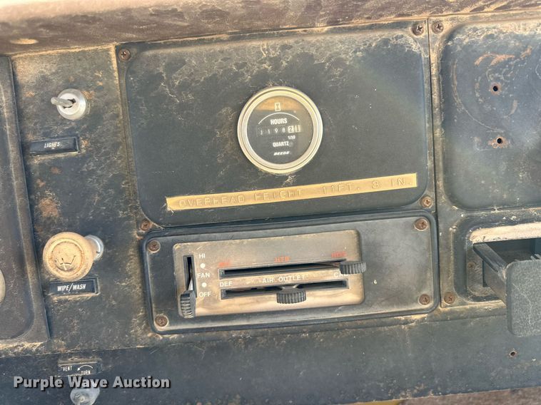 image for item DD3297 1979 International crane truck