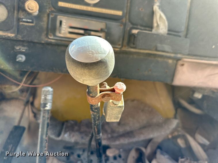 image for item DD3297 1979 International crane truck