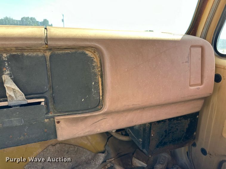 image for item DD3297 1979 International crane truck