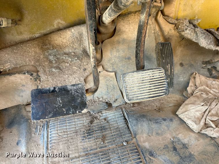 image for item DD3297 1979 International crane truck