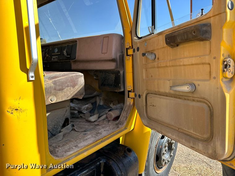 image for item DD3297 1979 International crane truck