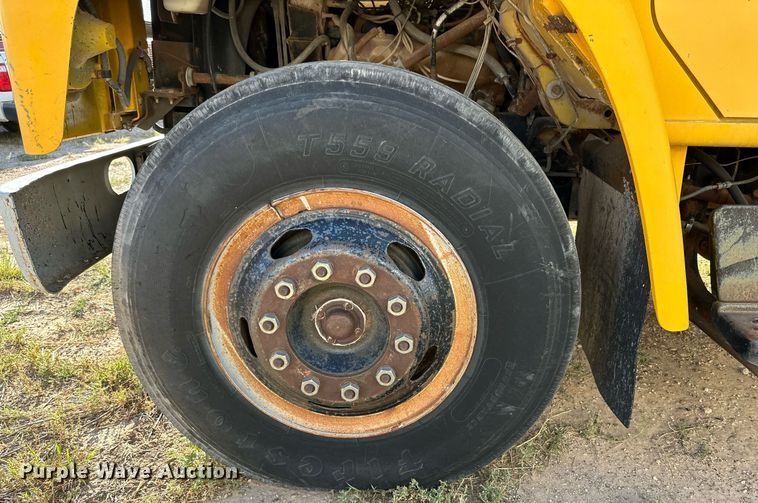 image for item DD3297 1979 International crane truck