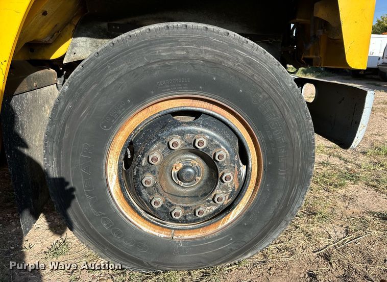 image for item DD3297 1979 International crane truck