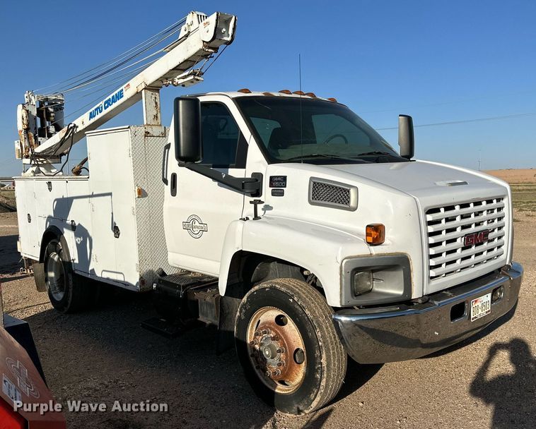 image for item DD3300 2005 GMC C6500 utility / service truck