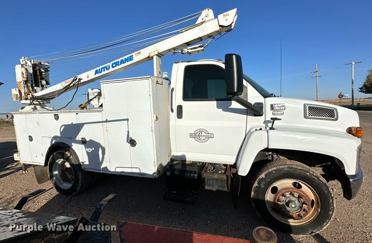 image for item DD3300 2005 GMC C6500 utility / service truck