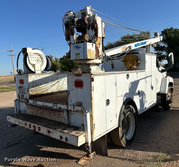 image for item DD3300 2005 GMC C6500 utility / service truck