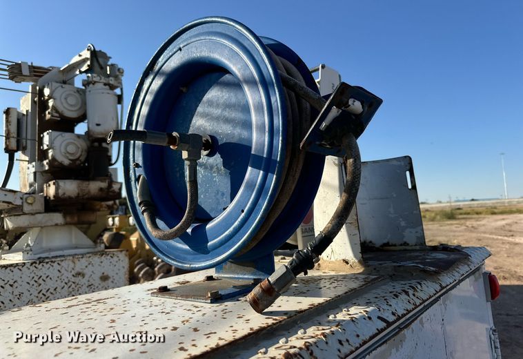 image for item DD3300 2005 GMC C6500 utility / service truck