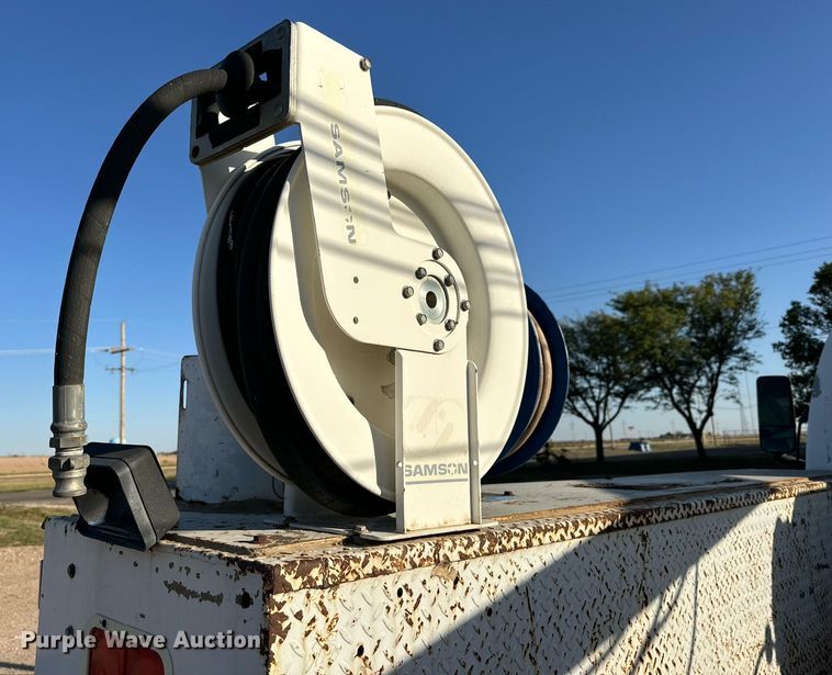 image for item DD3300 2005 GMC C6500 utility / service truck