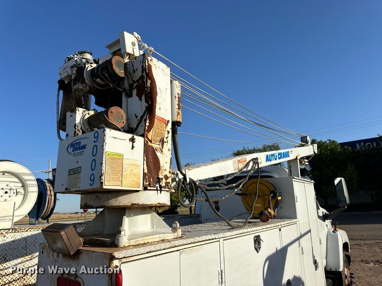 image for item DD3300 2005 GMC C6500 utility / service truck