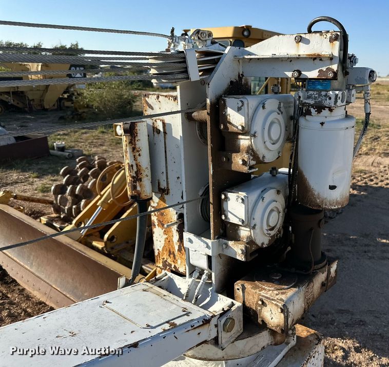 image for item DD3300 2005 GMC C6500 utility / service truck