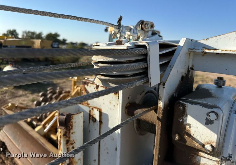 image for item DD3300 2005 GMC C6500 utility / service truck