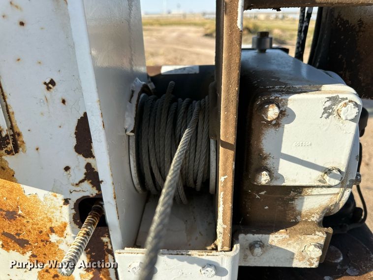 image for item DD3300 2005 GMC C6500 utility / service truck