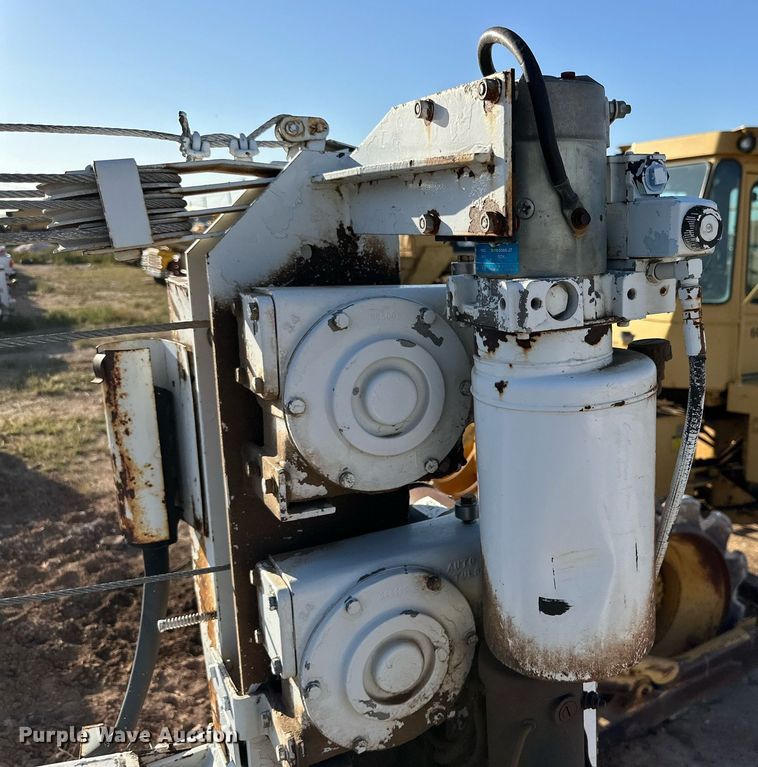 image for item DD3300 2005 GMC C6500 utility / service truck