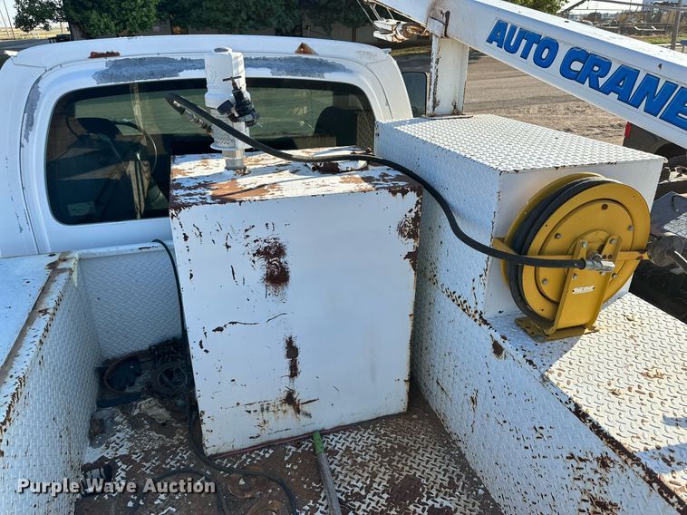 image for item DD3300 2005 GMC C6500 utility / service truck