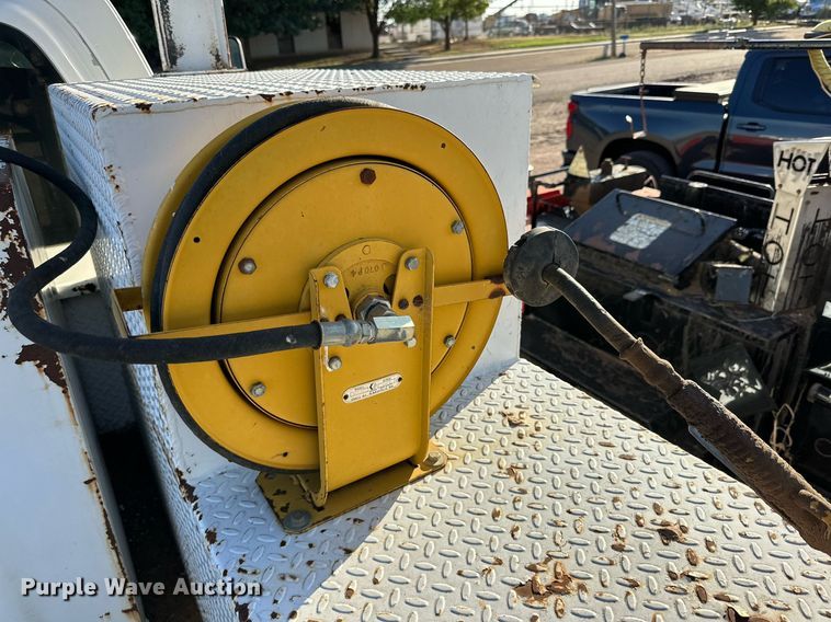 image for item DD3300 2005 GMC C6500 utility / service truck