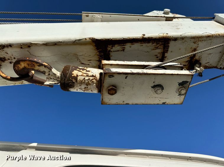 image for item DD3300 2005 GMC C6500 utility / service truck