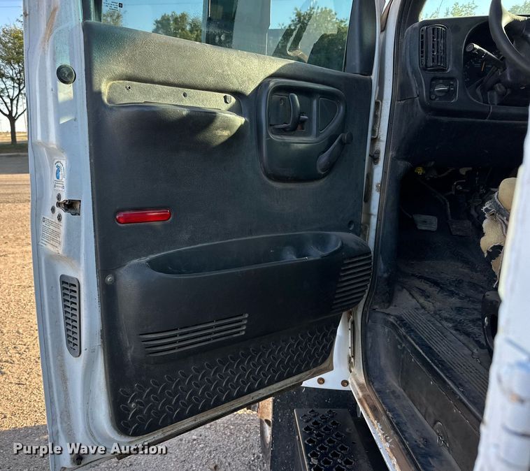 image for item DD3300 2005 GMC C6500 utility / service truck