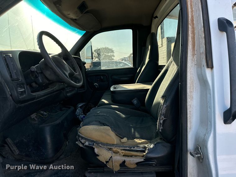 image for item DD3300 2005 GMC C6500 utility / service truck