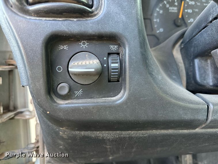 image for item DD3300 2005 GMC C6500 utility / service truck