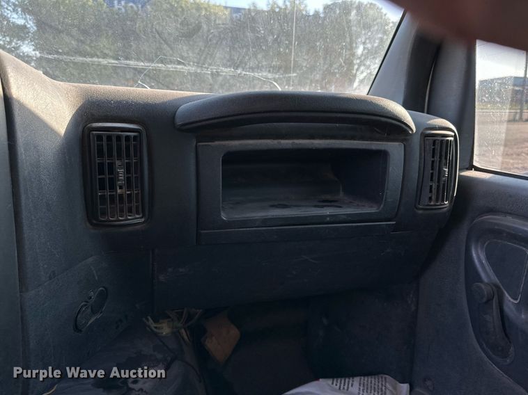 image for item DD3300 2005 GMC C6500 utility / service truck