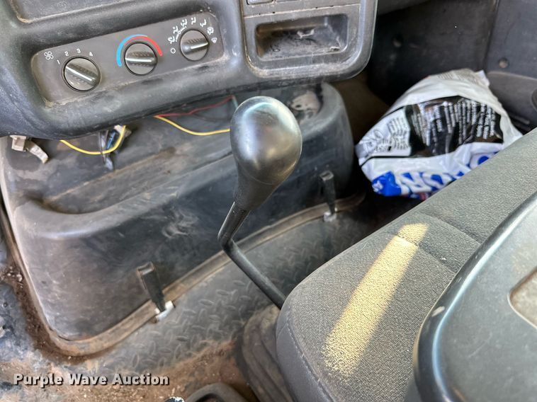 image for item DD3300 2005 GMC C6500 utility / service truck