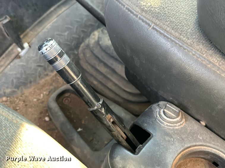 image for item DD3300 2005 GMC C6500 utility / service truck