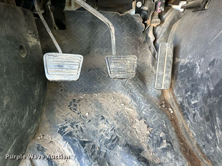 image for item DD3300 2005 GMC C6500 utility / service truck