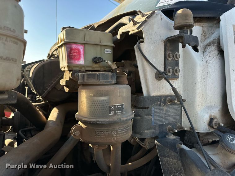 image for item DD3300 2005 GMC C6500 utility / service truck