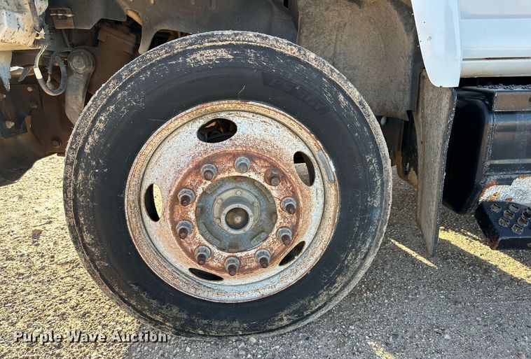 image for item DD3300 2005 GMC C6500 utility / service truck