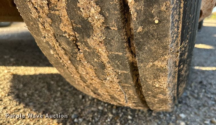 image for item DD3300 2005 GMC C6500 utility / service truck