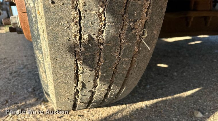 image for item DD3300 2005 GMC C6500 utility / service truck