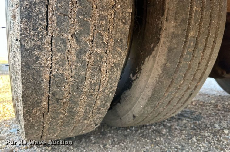 image for item DD3300 2005 GMC C6500 utility / service truck