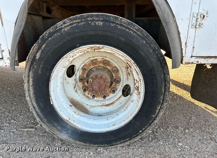 image for item DD3300 2005 GMC C6500 utility / service truck