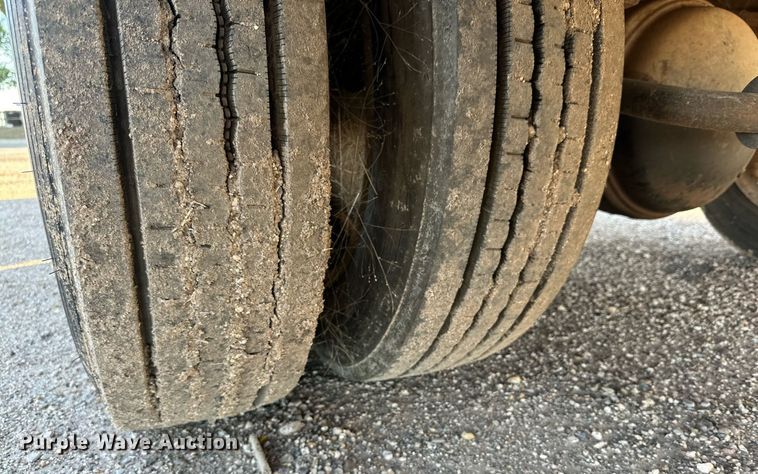 image for item DD3300 2005 GMC C6500 utility / service truck