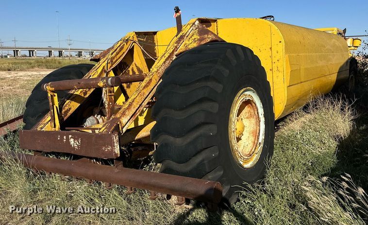 image for item DD3301 Caterpillar water wagon
