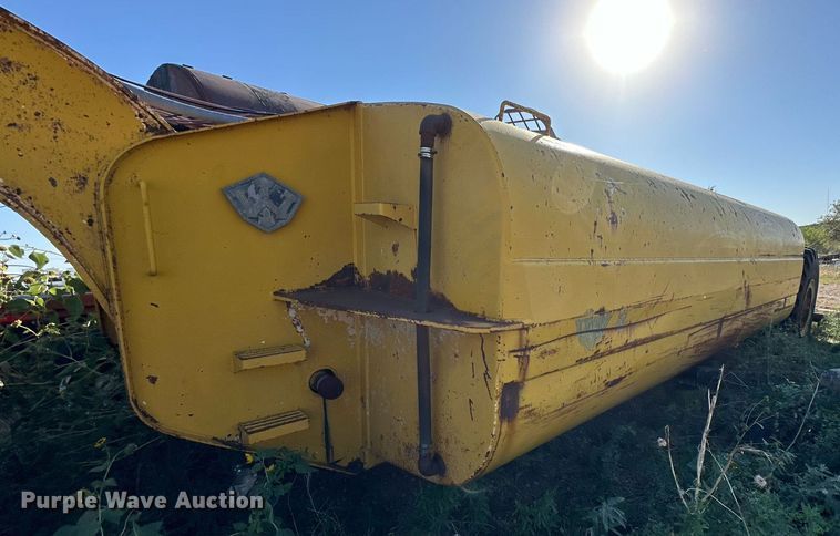 image for item DD3301 Caterpillar water wagon